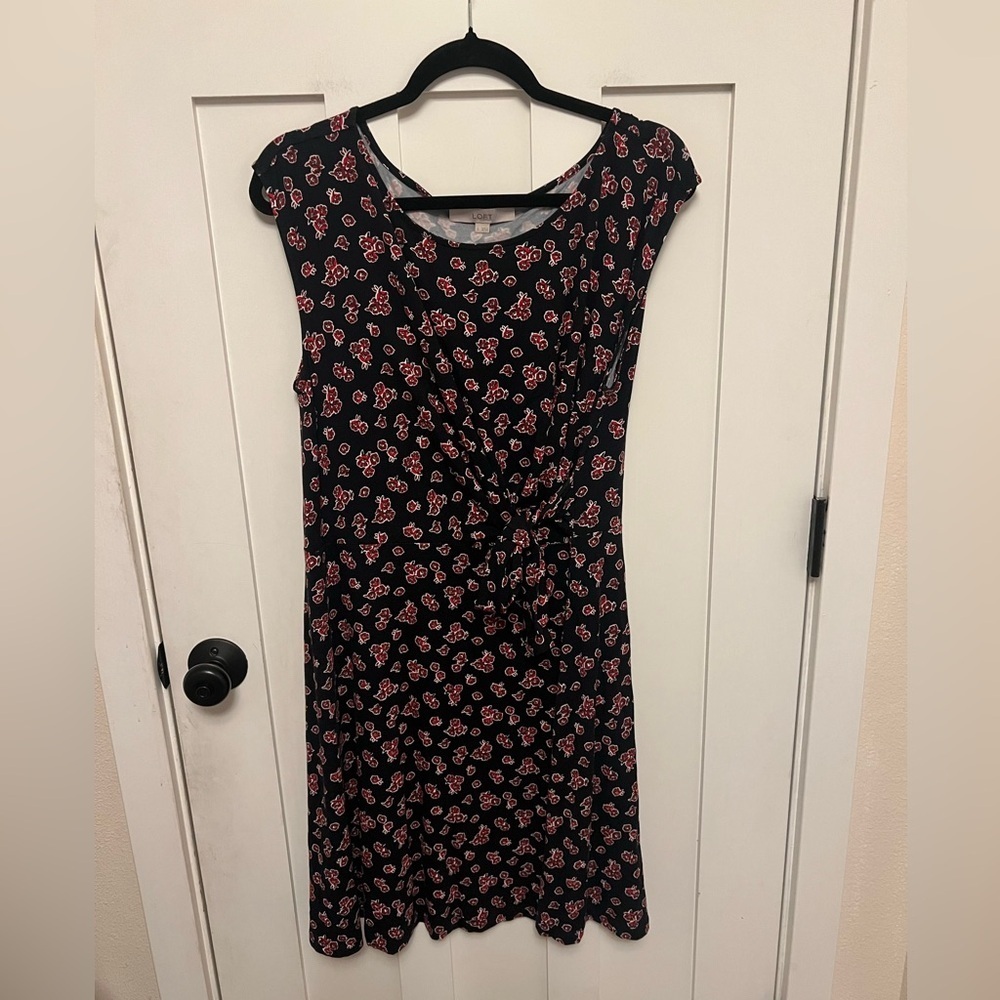 LOFT Black sleeveless dress with a red floral pattern faux-wrap tie waist Size L